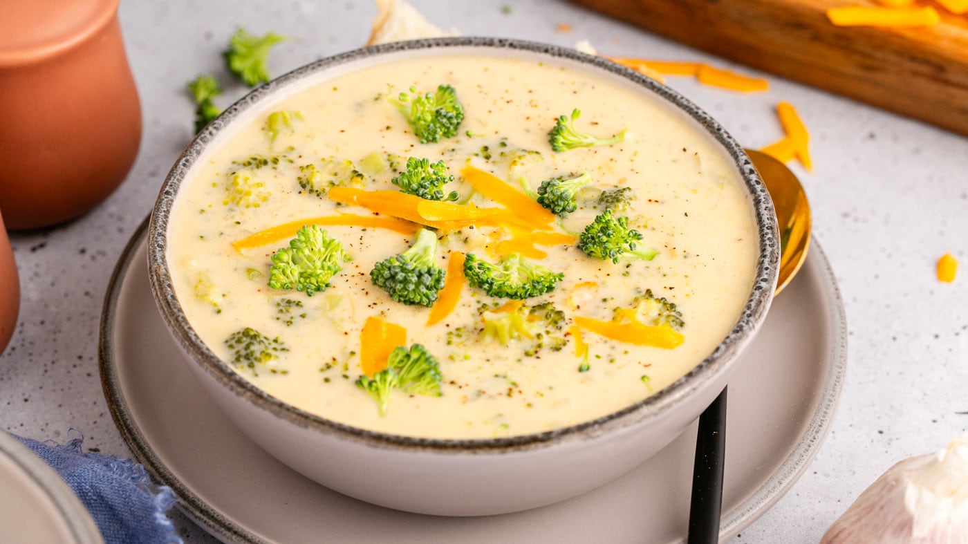 Instant Pot Broccoli Cheddar Soup