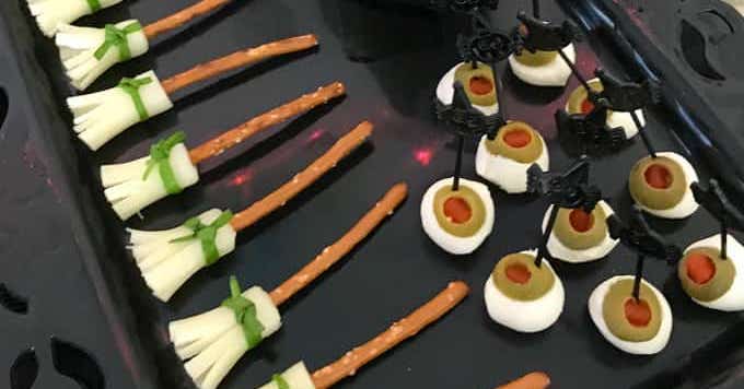 SO MANY Halloween party food ideas!