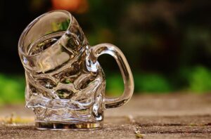 mug-deformed-kink-funny-glass-large-glass-oktoberfest-beer-mug-drink